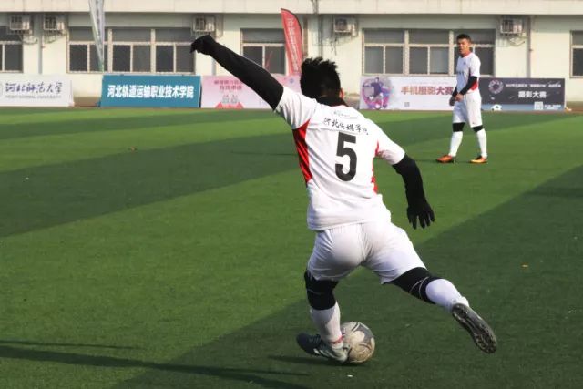 2026石屏异龙湖马拉松落幕 6000名选手体验独特赛道